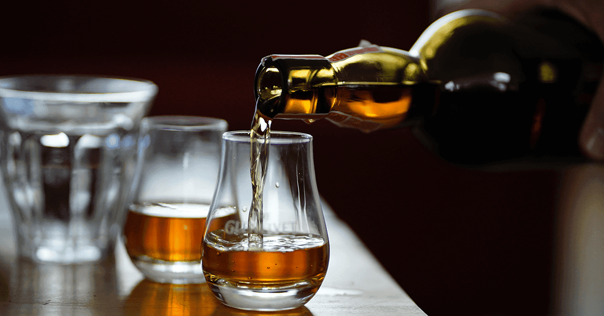 Tipy , ako sa správne pije whisky, rum, vodka, borovička alebo slivovica Tipy , ako sa správne pije whisky, rum, vodka, borovička alebo slivovica