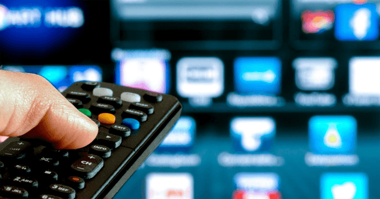 Koncesionářské poplatky za televizi a rozhlas 2026: kdo je musí platit, kolik stojí a jak na nich ušetřit